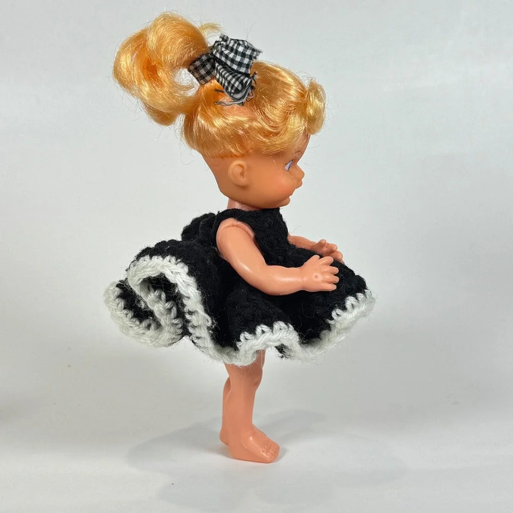 Vintage Blonde Girl Doll Freckles Blue‎ Eyes Handmade Crochet Dress Hong Kong